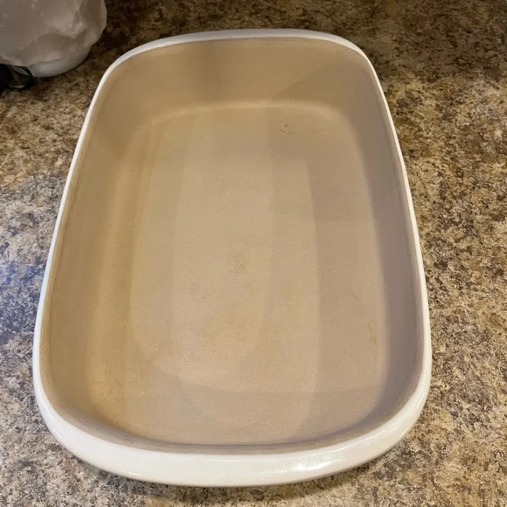 Pampered Chef-Family Heritage-15x10-Stoneware Baker: Vanilla Glaze-061002